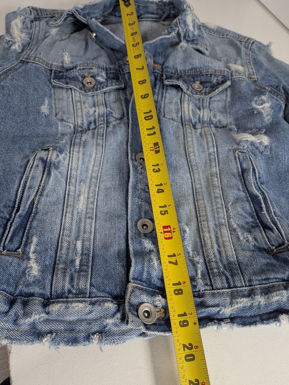 Tractr Women Blue Distressed Blue Denim Crop Jacket Size XS Ripped Festival Euc - Picture 8 of 8